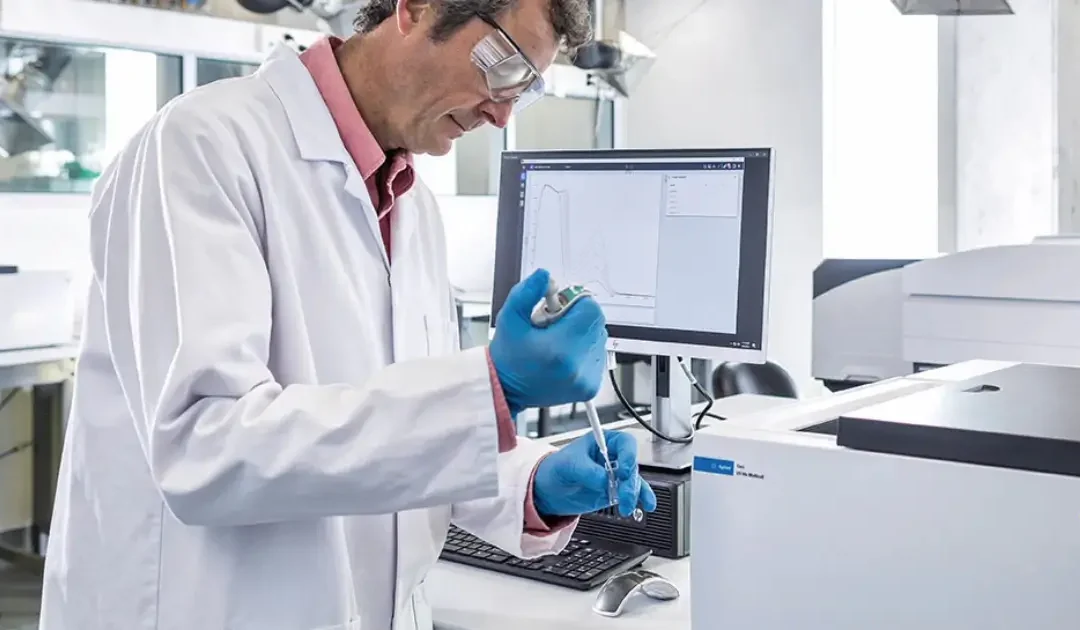 UV Spectrophotometer Uses In Laboratory Analysis: A Complete Overview